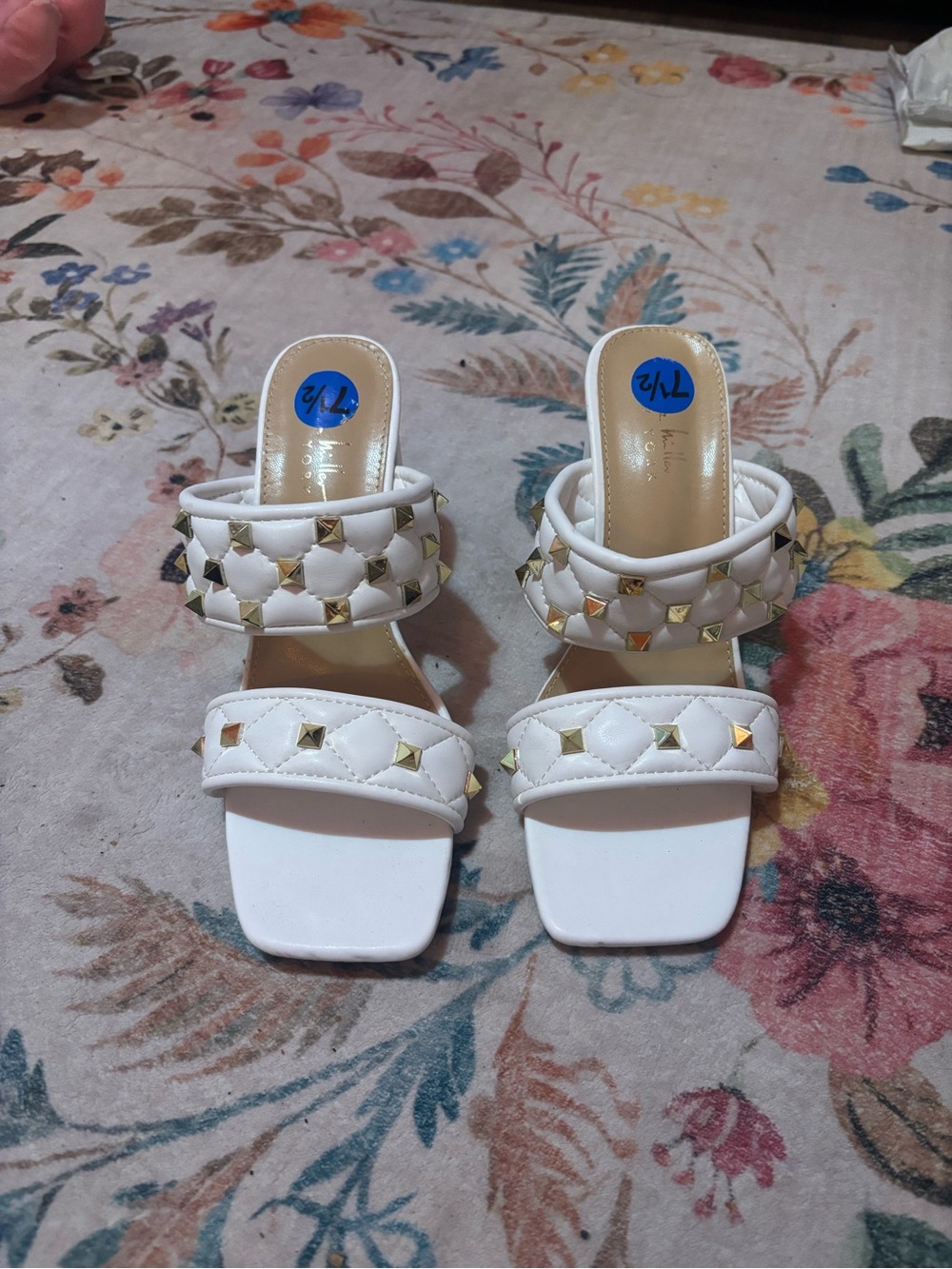 NWT size 7.5 White Studded Nicole Miller Heels